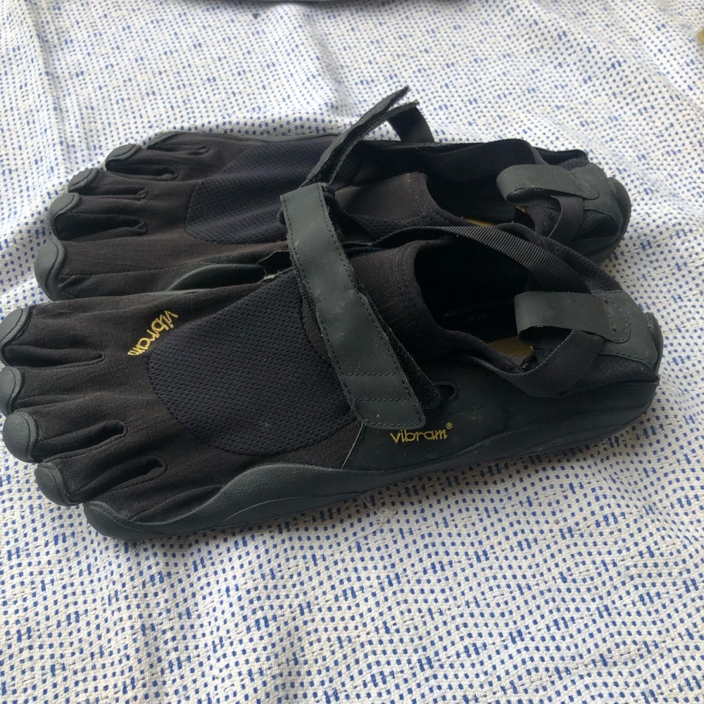 Black Vibram 5 Finger Shoes